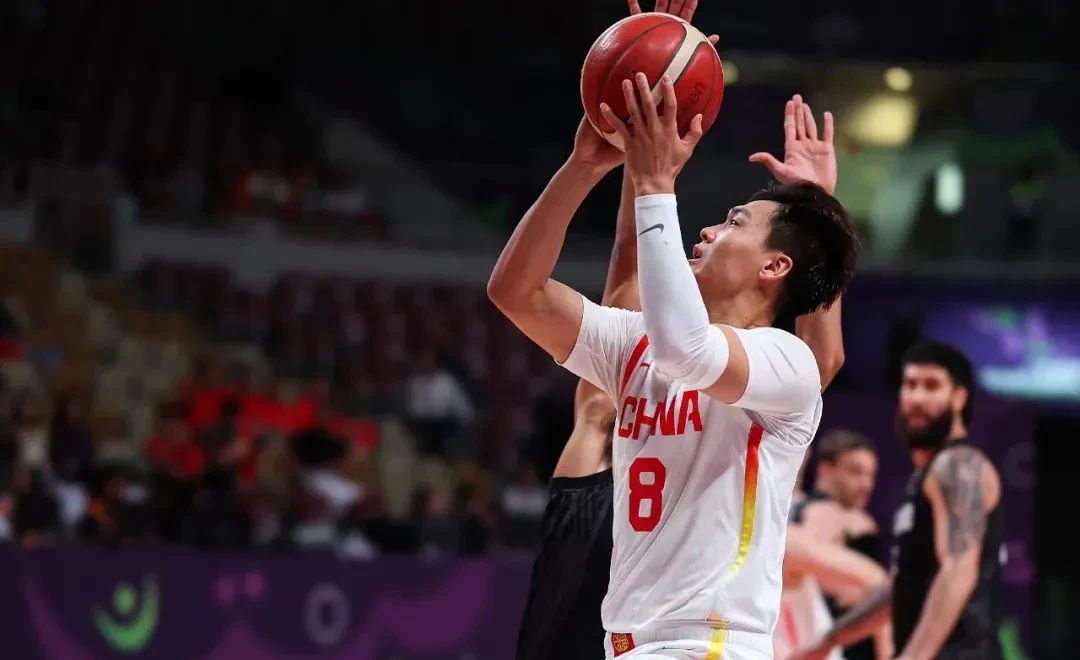 清晨尼斯备战CBA季后赛,防线松动细节曝光,媒体盛赞,训练强度明显提升 清晨尼斯备战CBA季后赛,防线松动细节曝光,媒体盛赞,训练强度明显提升