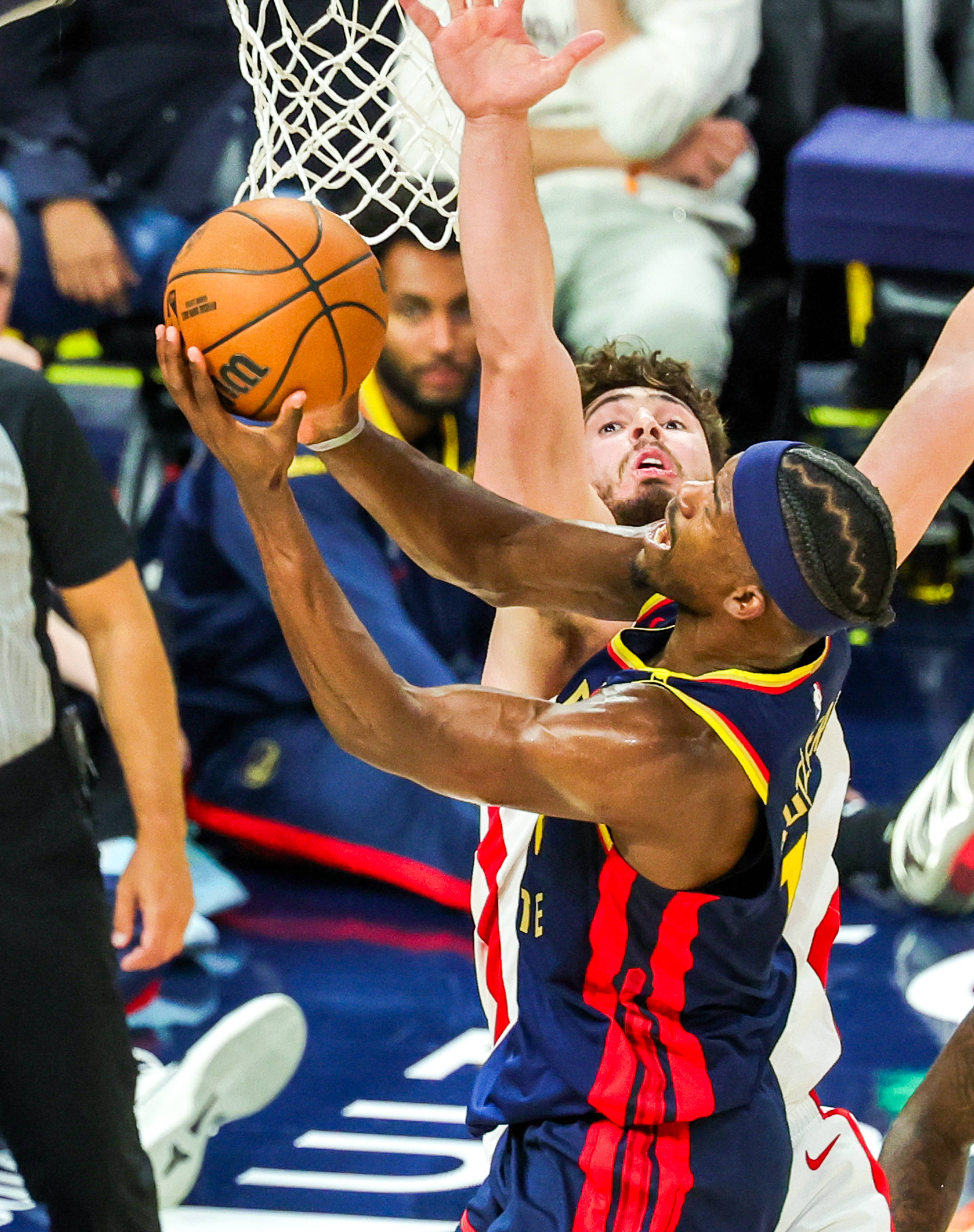 爱游戏网址 -包含上海久事发布备战花絮，赛前强势反弹，NBA季后赛任务艰巨，年轻球员得到机会的词条