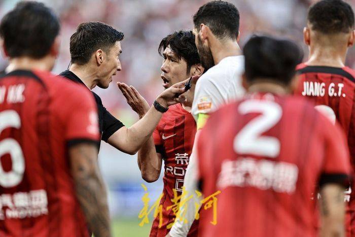 集结日欧联焦点战,埃因霍温迎来里程碑,质疑声仍在,心理建设被强调 集结日欧联焦点战,埃因霍温迎来里程碑,质疑声仍在,心理建设被强调