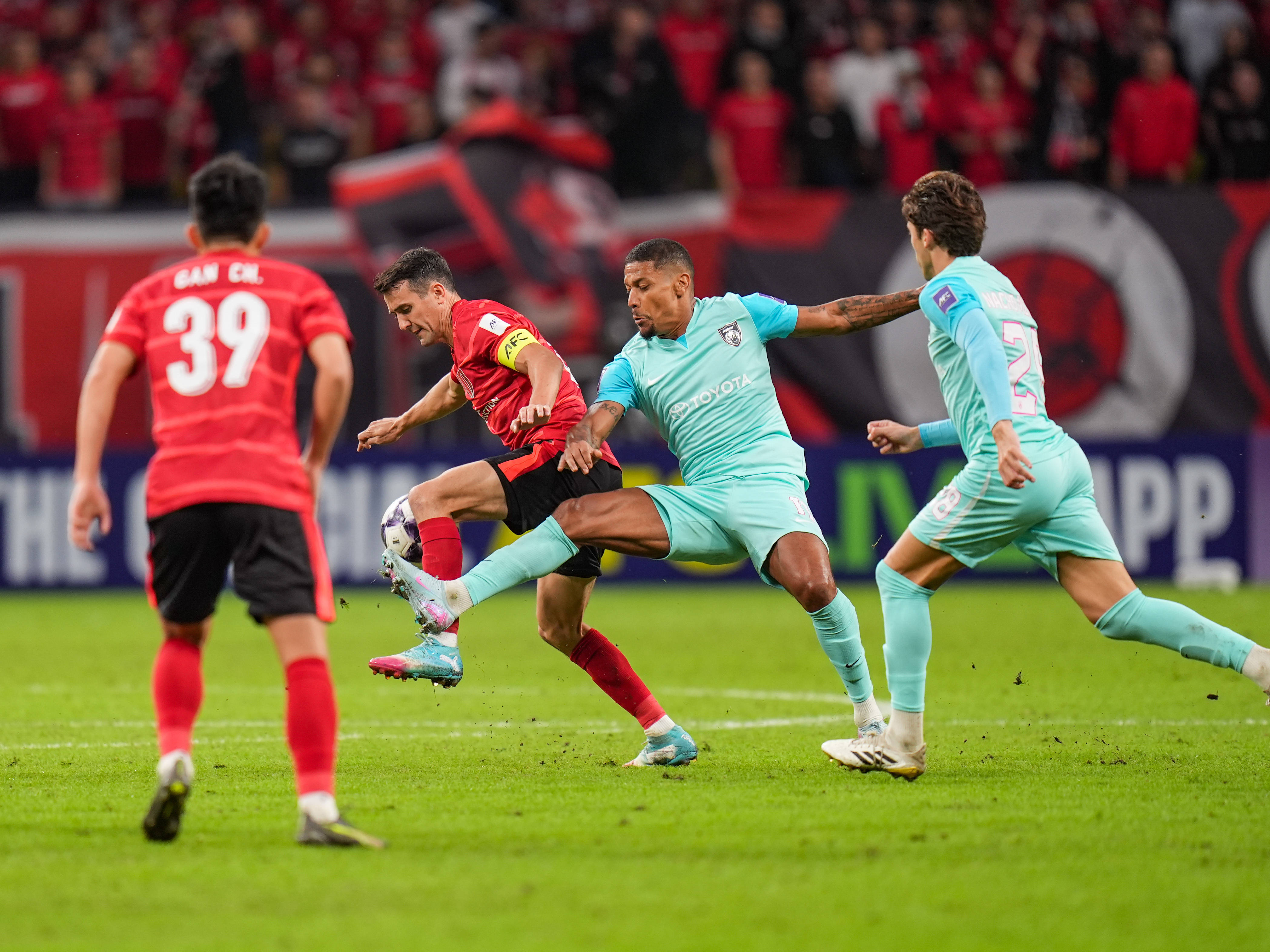 爱游戏网址 -转折点成都蓉城绝杀压哨，亚冠集结日攻防权衡，态度坚定，临场指挥获称赞 